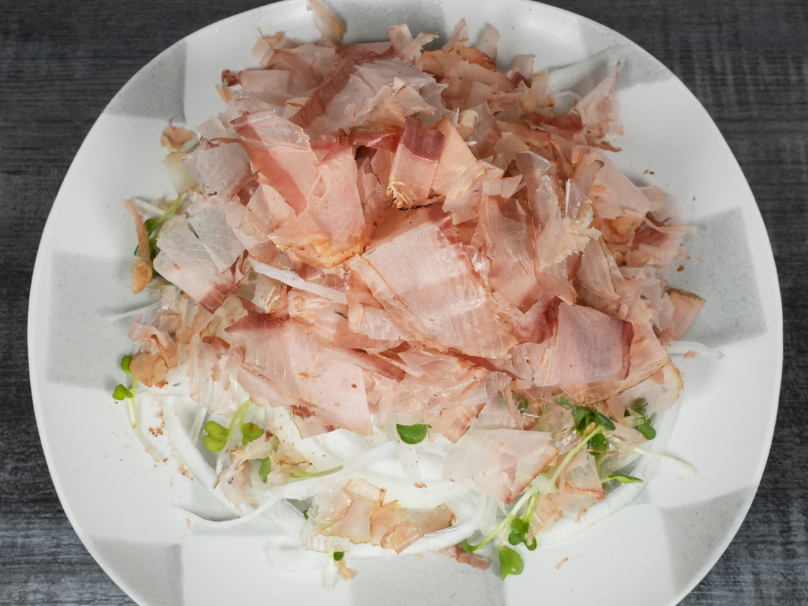 Onion slice salad with bonito flakes and dressing at Torrance Yokocho