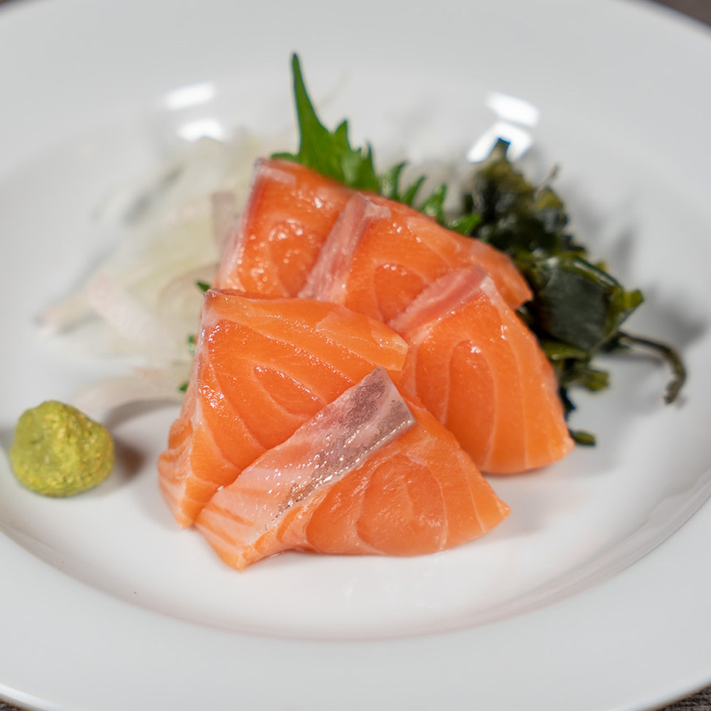 Salmon sashimi, 5 slices of fresh salmon at Torrance Yokocho