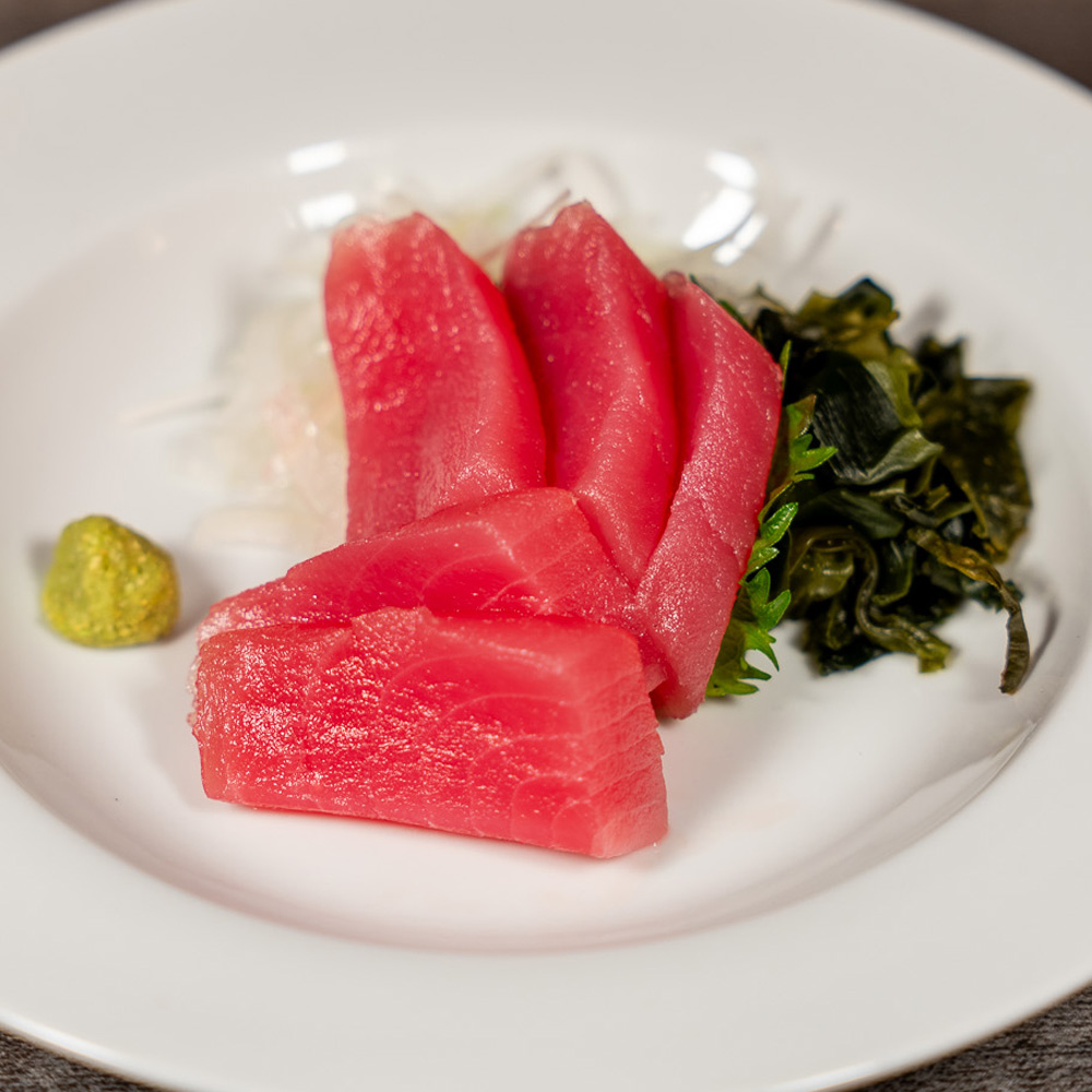 Tuna sashimi, maguro, 5 slices of fresh tuna at Torrance Yokocho