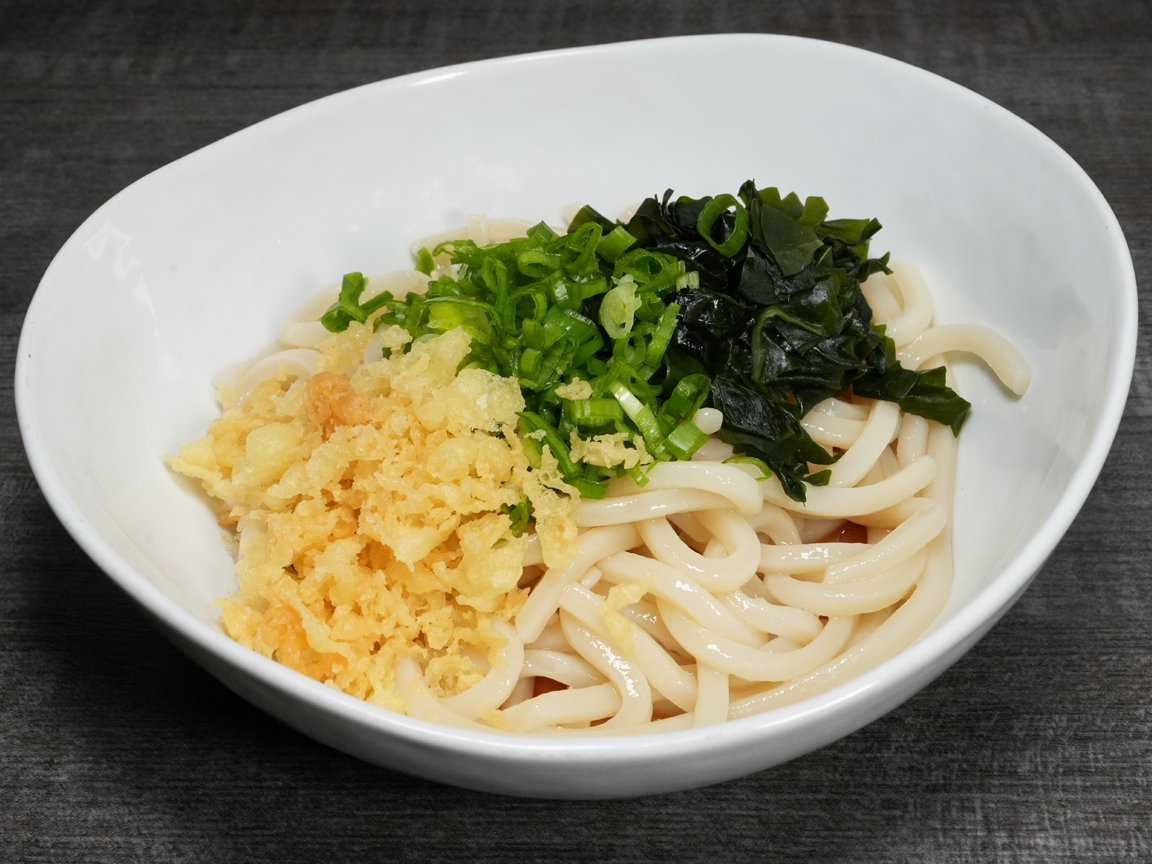 Cold Japanese udon noodles served with dipping sauce at Torrance Yokocho